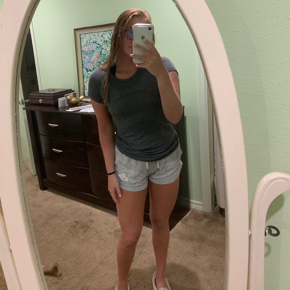 Size 6 gray swiftly tech lululemon top